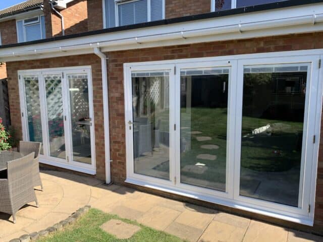 Bifold doors with integral blinds